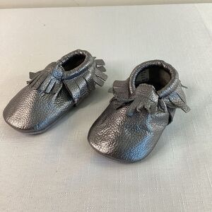Teeny Toes Metallic Silver Leather Moccasins Size 3W